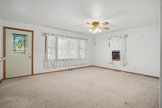 227 S 14th Street, Le Claire, IA 52753