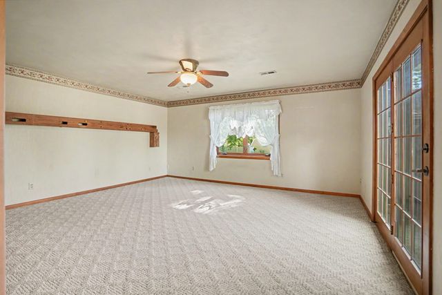 227 S 14th Street, Le Claire, IA 52753