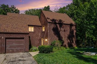 279 Fairway Court, Plainwell, MI 49080