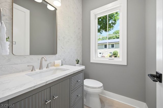 11 Rale Ter, Livingston Twp., NJ 07039