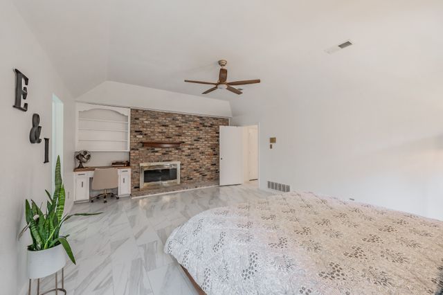 2211 Midhurst Drive, Arlington, TX 76013