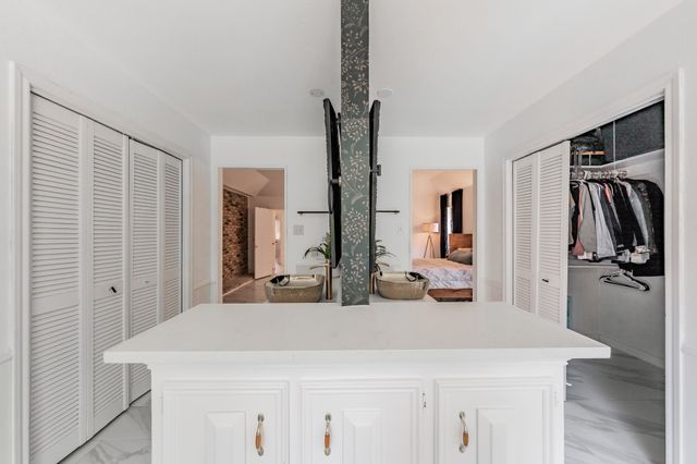 2211 Midhurst Drive, Arlington, TX 76013