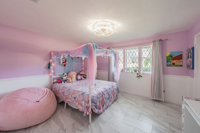 2211 Midhurst Drive, Arlington, TX 76013