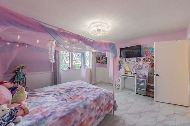 2211 Midhurst Drive, Arlington, TX 76013