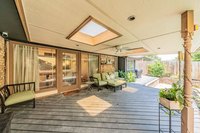 2211 Midhurst Drive, Arlington, TX 76013