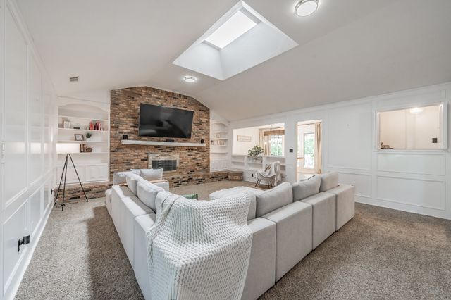 2211 Midhurst Drive, Arlington, TX 76013