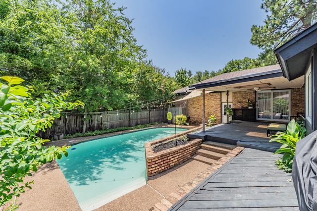 2211 Midhurst Drive, Arlington, TX 76013