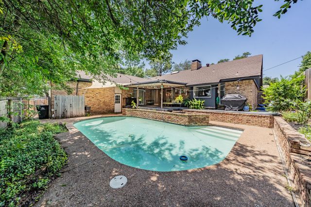 2211 Midhurst Drive, Arlington, TX 76013