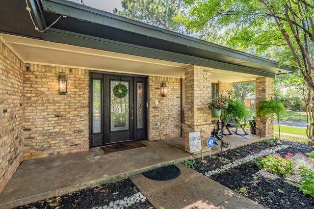 2211 Midhurst Drive, Arlington, TX 76013