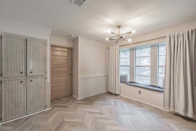 2211 Midhurst Drive, Arlington, TX 76013