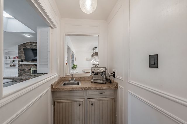 2211 Midhurst Drive, Arlington, TX 76013