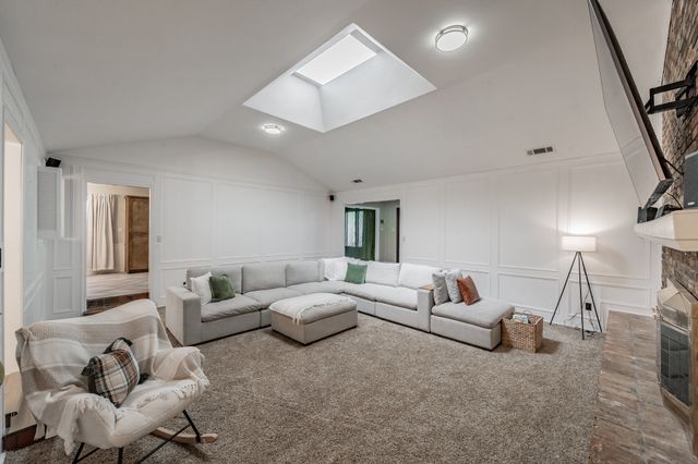 2211 Midhurst Drive, Arlington, TX 76013