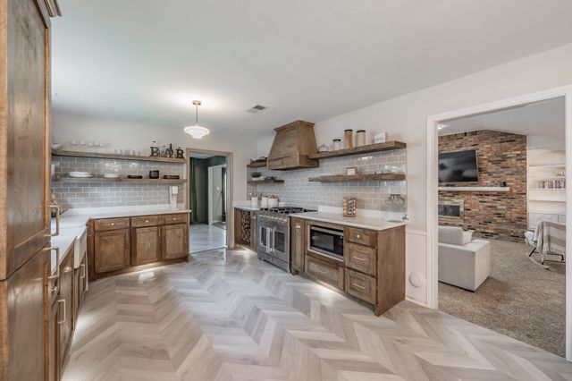 2211 Midhurst Drive, Arlington, TX 76013