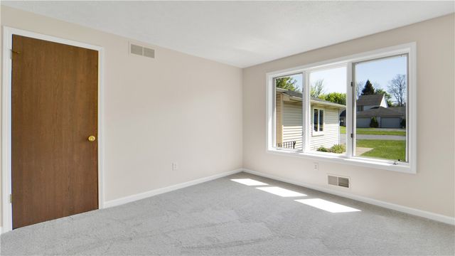 85 Kalyna Drive, Irondequoit, NY 14617