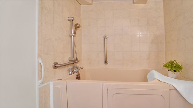 85 Kalyna Drive, Irondequoit, NY 14617