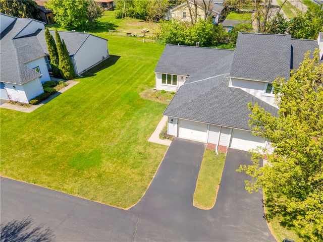 85 Kalyna Drive, Irondequoit, NY 14617
