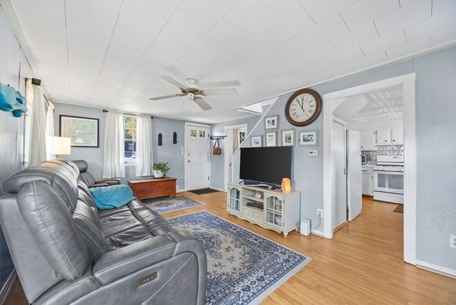 10 Cleveland Ave, Wareham, MA 02532