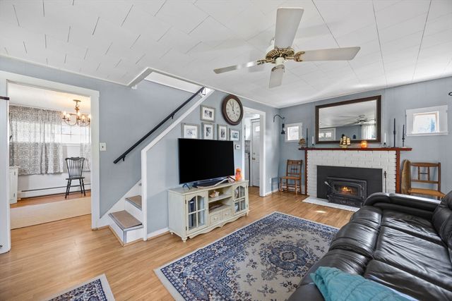 10 Cleveland Ave, Wareham, MA 02532