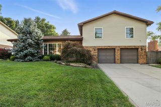 5 Sir Lawrence Drive, Belleville, IL 62221