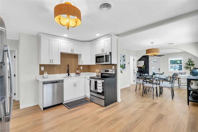 1234 29TH STREET N, St Petersburg, FL 33713
