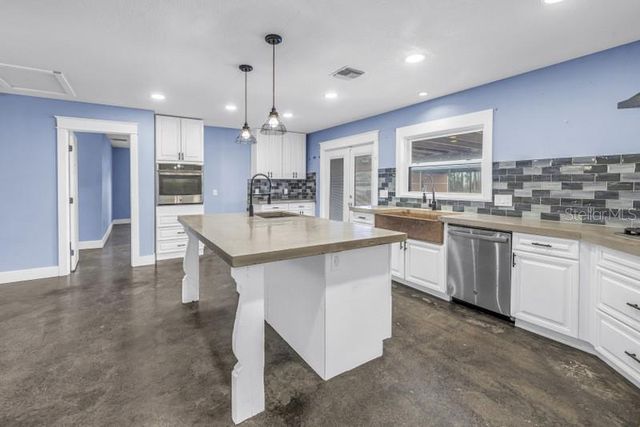 8521 EHREN CUTOFF, Land O Lakes, FL 34639