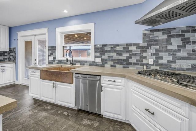 8521 EHREN CUTOFF, Land O Lakes, FL 34639