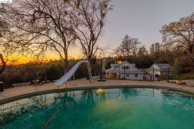 19650 Jubilee Ct, Soulsbyville, CA 95372