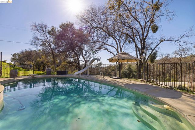 19650 Jubilee Ct, Soulsbyville, CA 95372