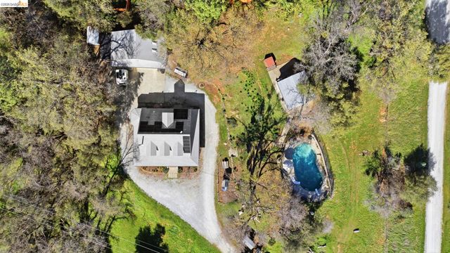 19650 Jubilee Ct, Soulsbyville, CA 95372