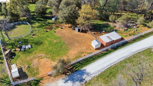 19650 Jubilee Ct, Soulsbyville, CA 95372