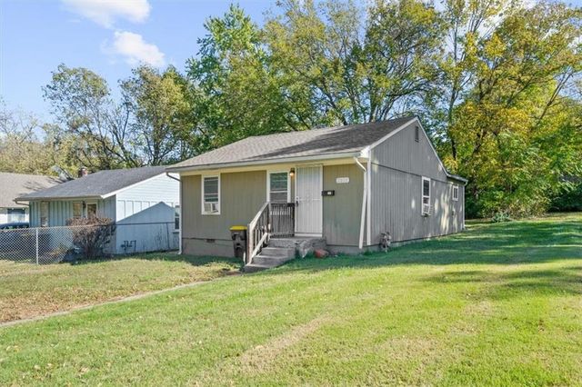 7015 College Avenue, Kansas City, MO 64132