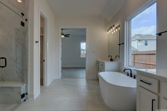 192 Megan's Lane, Castroville, TX 78009