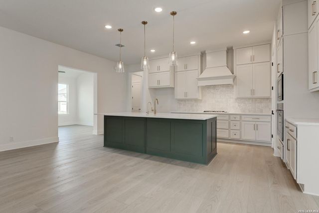 192 Megan's Lane, Castroville, TX 78009