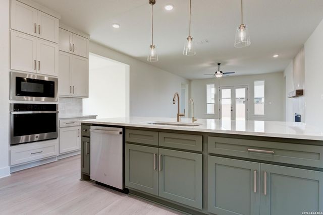 192 Megan's Lane, Castroville, TX 78009