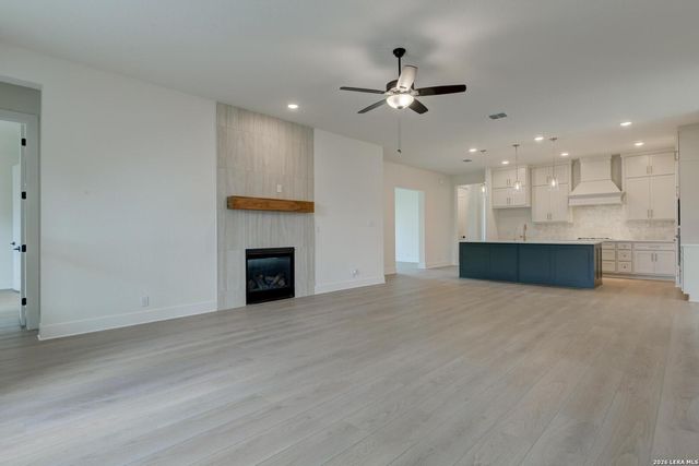 192 Megan's Lane, Castroville, TX 78009
