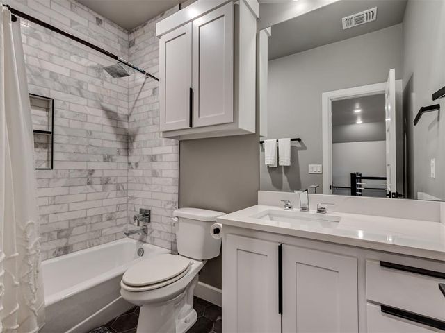 15713 James Thomas Court, Edmond, OK 73013