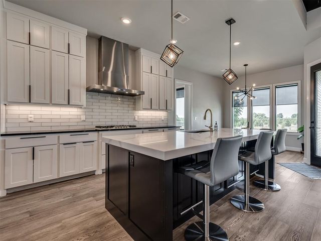 15713 James Thomas Court, Edmond, OK 73013