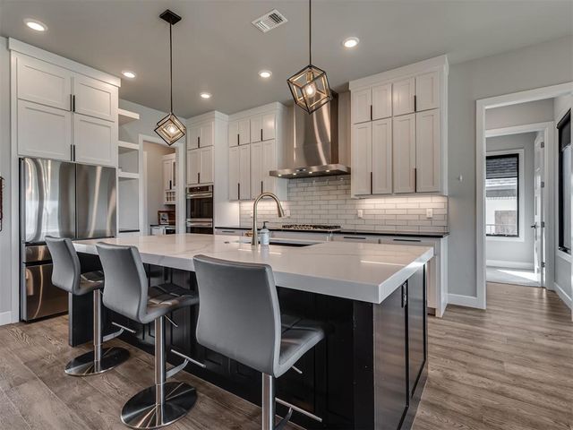 15713 James Thomas Court, Edmond, OK 73013