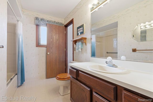 40931 Rehse Drive, Clinton Charter Township, MI 48038