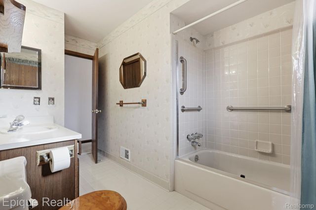 40931 Rehse Drive, Clinton Charter Township, MI 48038