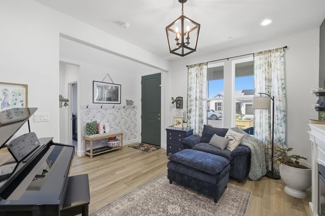 2827 Sand Hills Avenue, Tulare, CA 93274