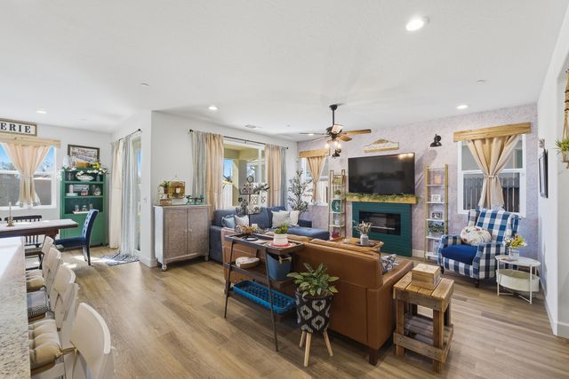 2827 Sand Hills Avenue, Tulare, CA 93274