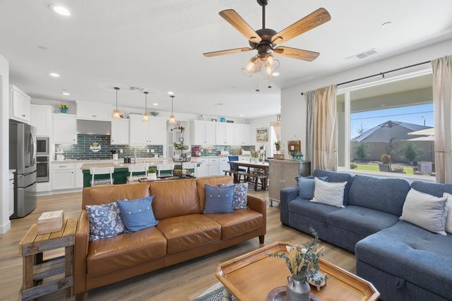 2827 Sand Hills Avenue, Tulare, CA 93274