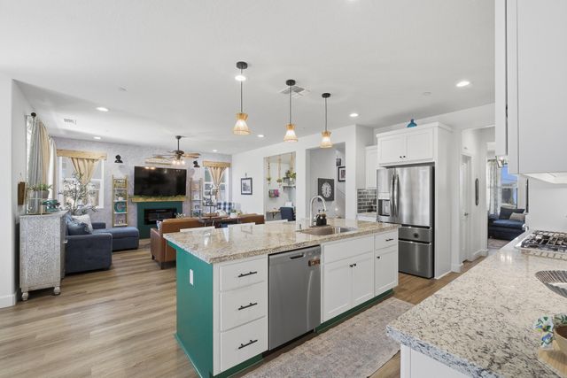 2827 Sand Hills Avenue, Tulare, CA 93274