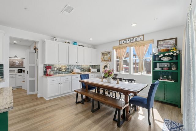 2827 Sand Hills Avenue, Tulare, CA 93274