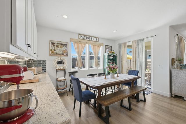 2827 Sand Hills Avenue, Tulare, CA 93274