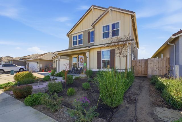 2827 Sand Hills Avenue, Tulare, CA 93274