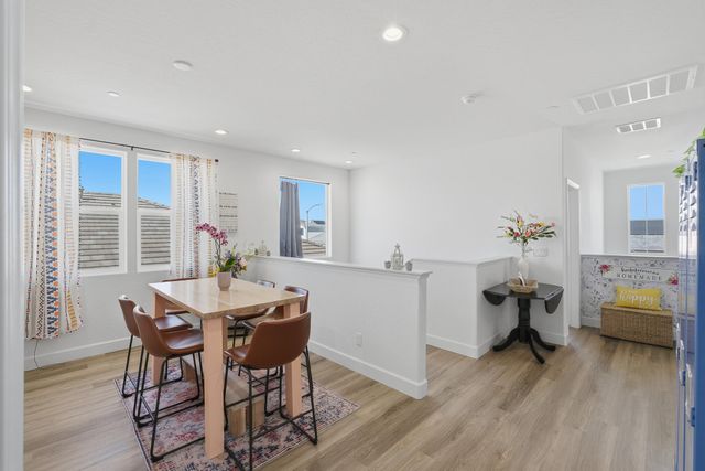 2827 Sand Hills Avenue, Tulare, CA 93274