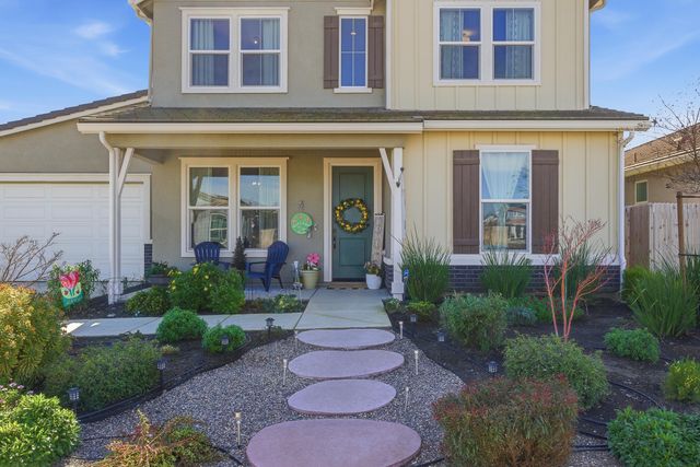 2827 Sand Hills Avenue, Tulare, CA 93274