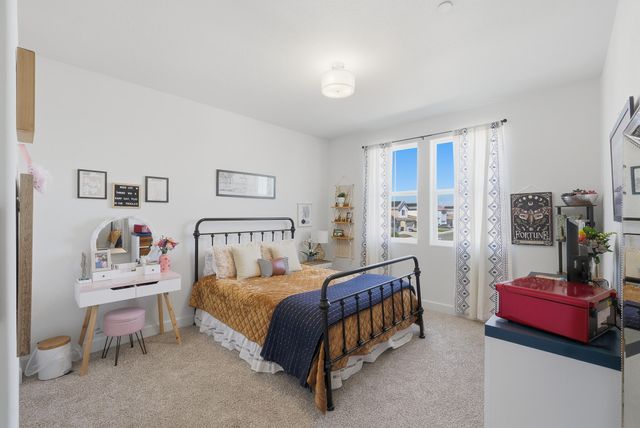 2827 Sand Hills Avenue, Tulare, CA 93274